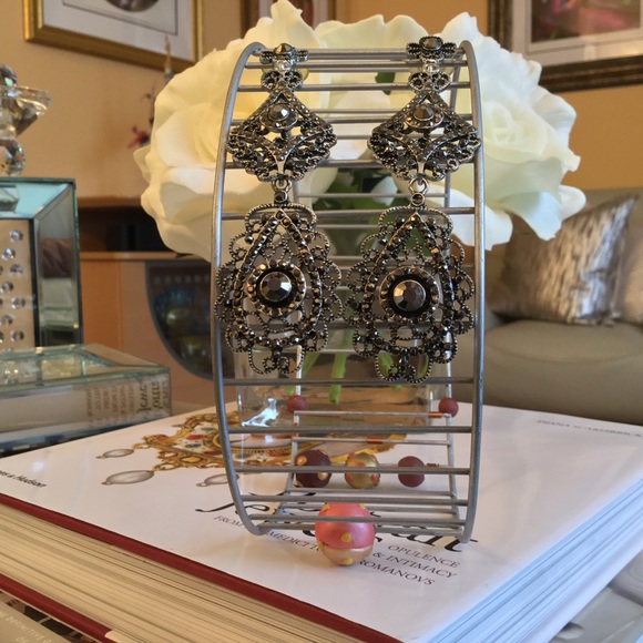 Gorgeous earrings! - Picture 2 of 5